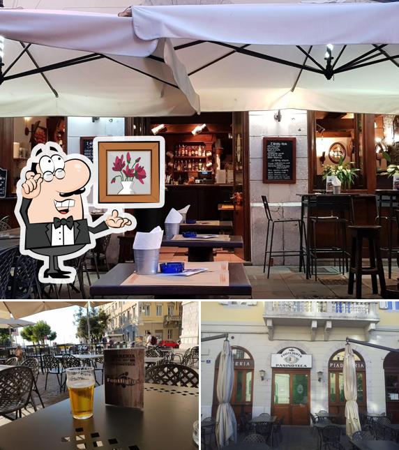 Dai un'occhiata agli interni di Footlights Bar Trieste