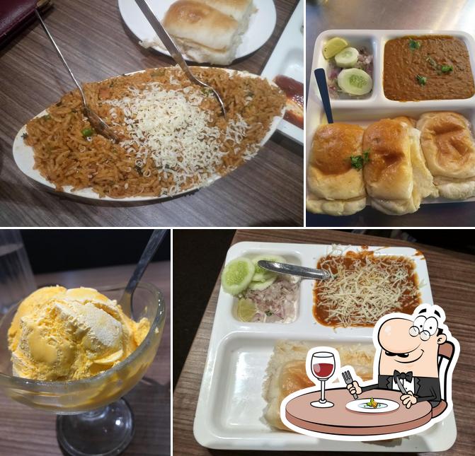 Meals at MH12 Pav Bhaji Moshi