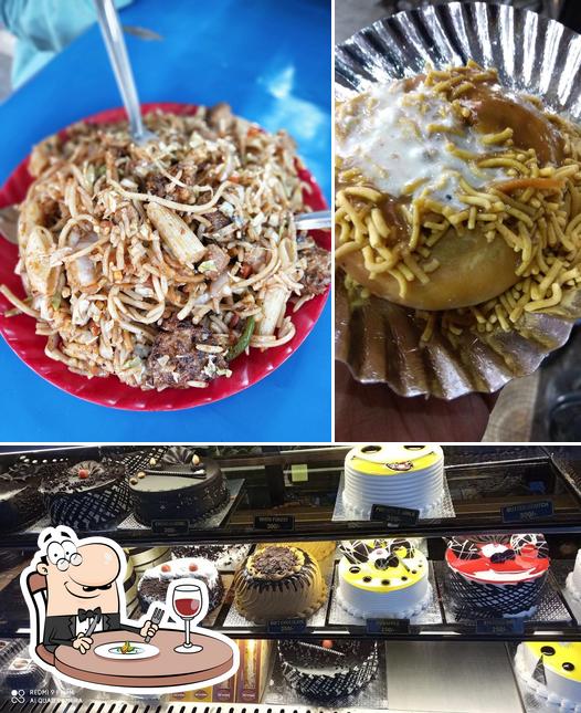 Food at Anand Namkeen