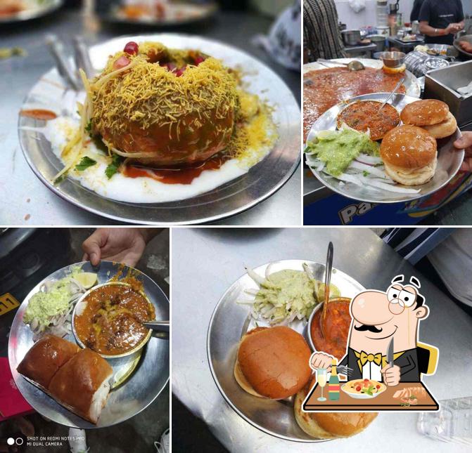 Food at Atul Chaat Corner