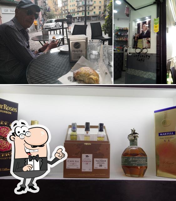 La immagine della interni e birra di Core e Babà