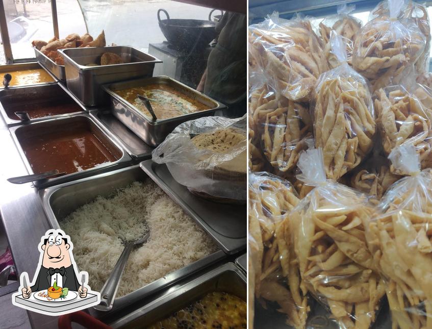 Food at Kamboj Samose Wale