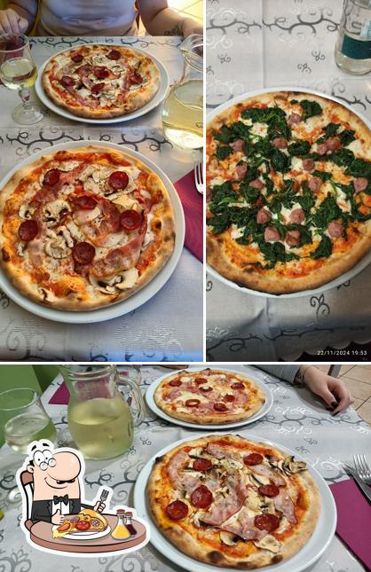 A Ristorante Cinese Pizzeria Giada Splendente, puoi provare una bella pizza
