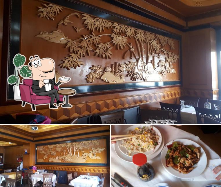 La foto della interni e cibo di Ristorante Cinese Nuova Città