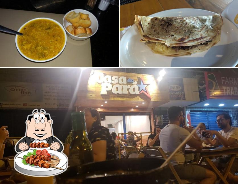 A comida e interior do restaurante