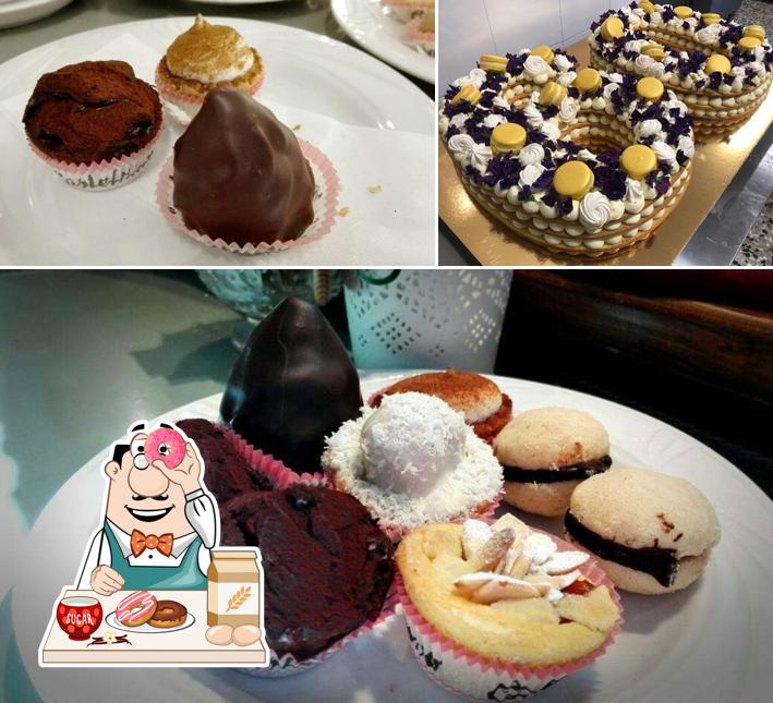 Pasticceria Castelnuovo offre un'ampia selezione di dessert
