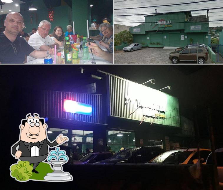 Dê uma olhada a ilustração mostrando exterior e balcão de bar a La Tarantella