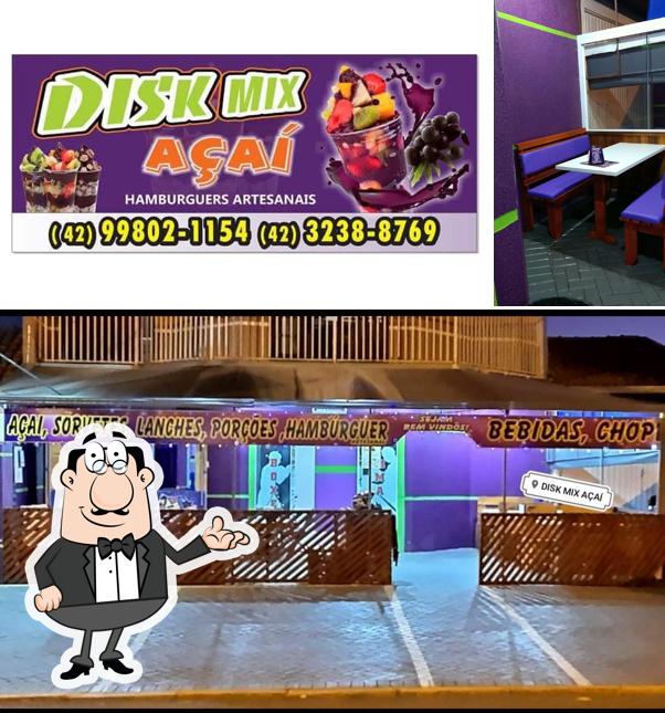 Entre diversos coisas, interior e comida podem ser encontrados no Disk Mix Açaí
