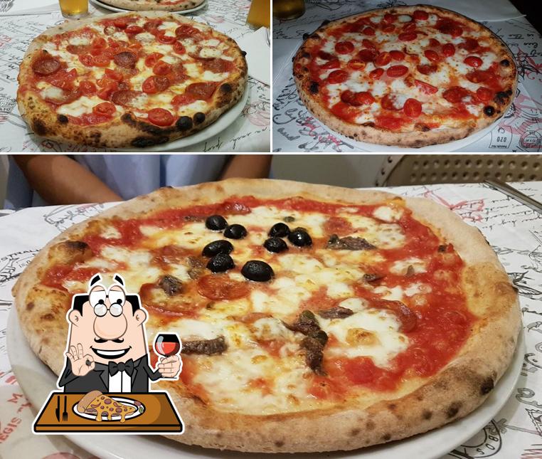 Scegli una pizza a Pizzeria La Piazzetta
