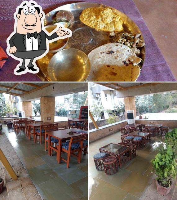 The image of Kamala Cafe’s interior and food