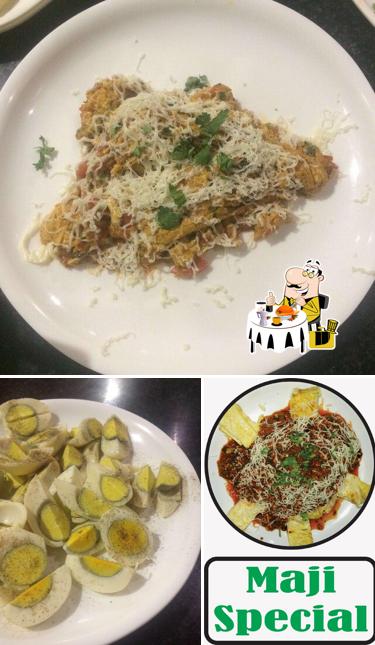 Meals at Maji sainik omlet centre
