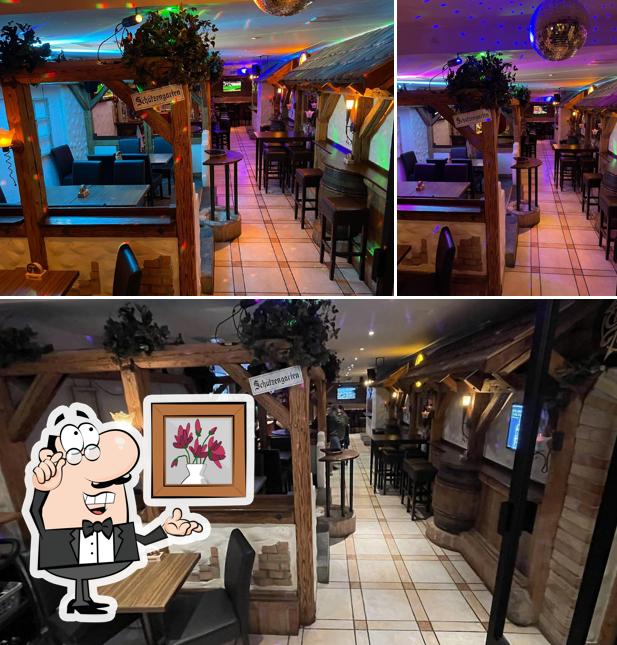 Siediti a un tavolo di Amadeus Bar