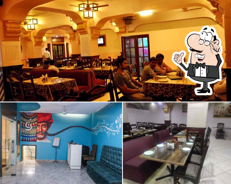 Check out how Pangat Restaurant Hotel Shikhar Palace looks inside