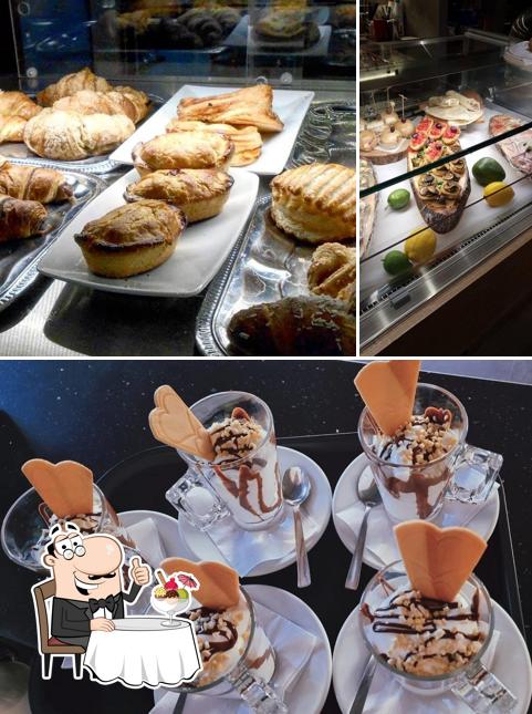 Angel Lounge Bar serve un'ampia varietà di dolci Angel Lounge Bar serve un'ampia varietà di dolci