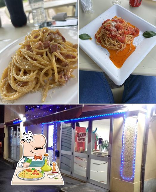 Pizzeria Pulcinella 2 Bagnolo In Piano si caratterizza per la cibo e interni