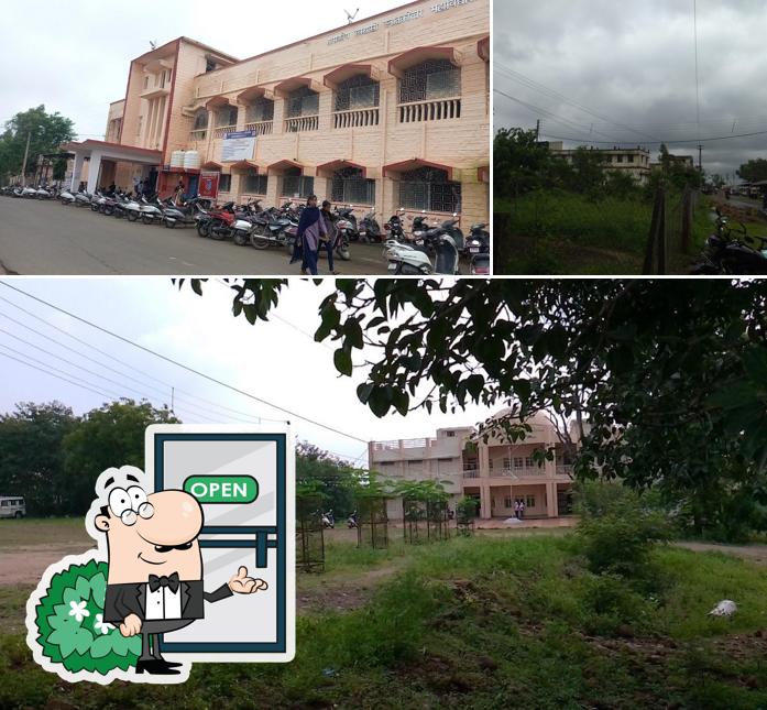 The exterior of P.G.College Canteen Chhindwara