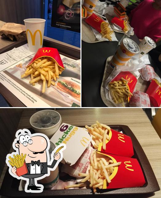 Ordina le patatine fritte a McDonald's Bergamo Piazza Marconi
