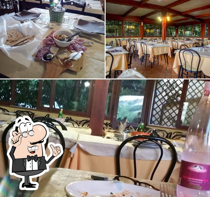 Trattoria "La Galleria" si caratterizza per la interni e tavolo da pranzo