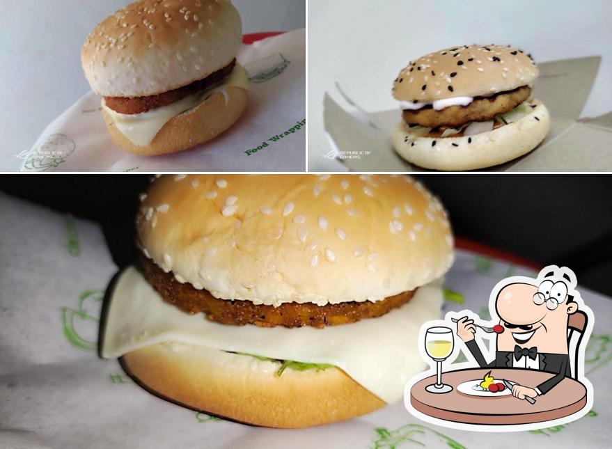 Food at Agra Burger Club