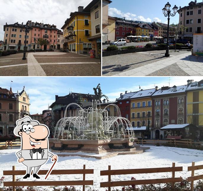 Curiosa tra l'area esterna di Caffè Italia