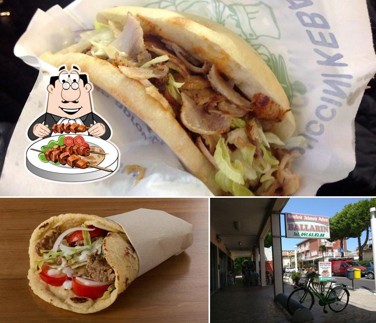 Dai un’occhiata alla immagine che presenta la cibo e esterno di HALAL KEBAB(DA BIBO)