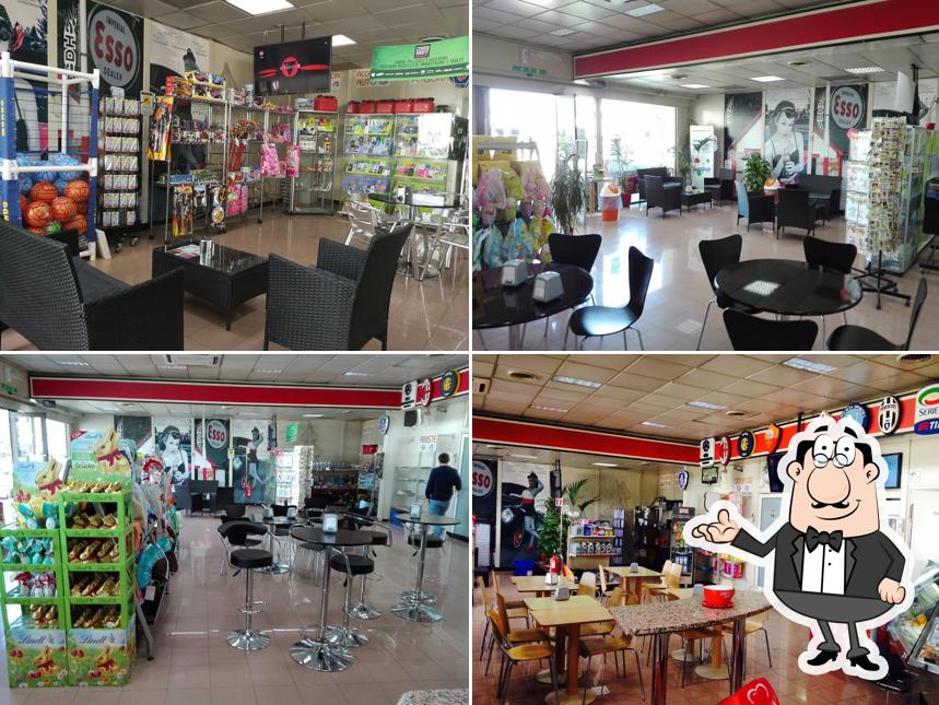 Siediti a un tavolo di Esso Caianello