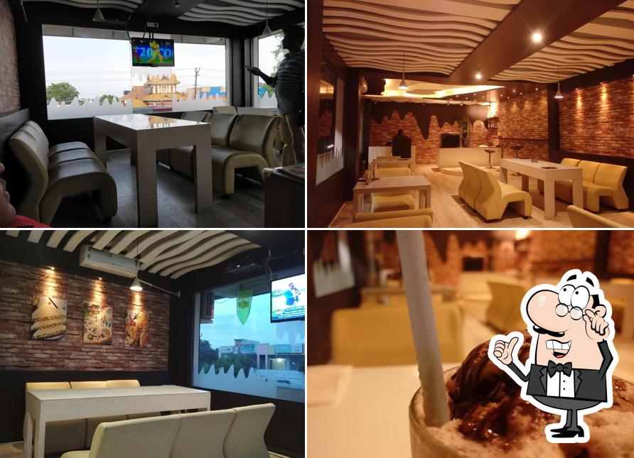 Take a seat at one of the tables at Cafe De Meating ( Mettupalayam )