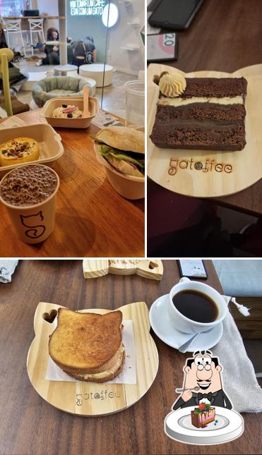 Bolo de chocolate em Gatoffee Cat Café
