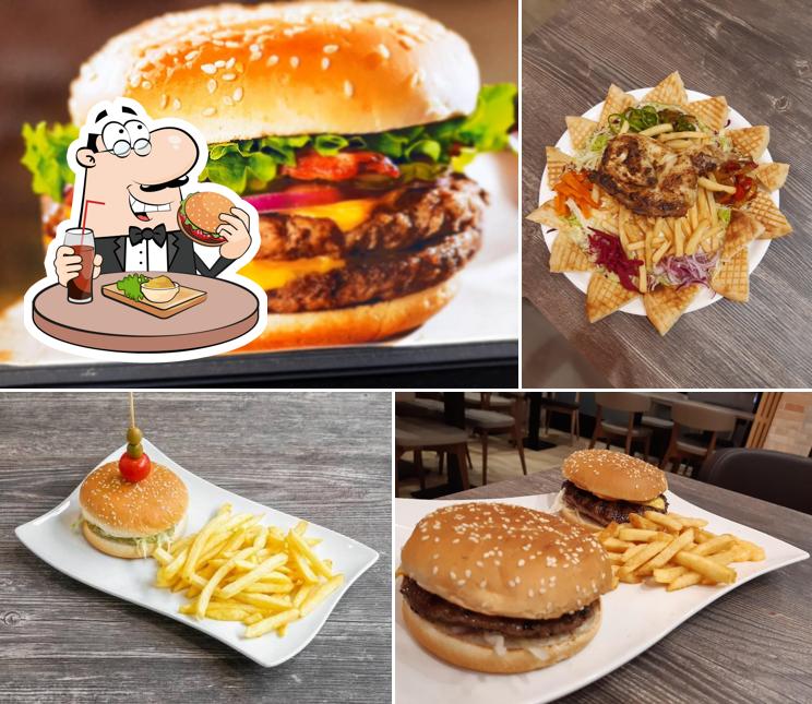 Ordina un hamburger a Mille Gusti Pizza Kebab Grill