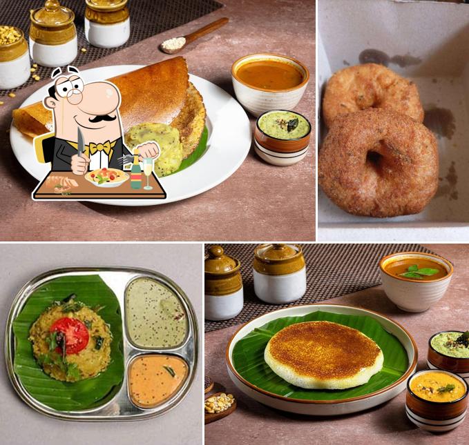 Food at Brahmins' Thatte Idli