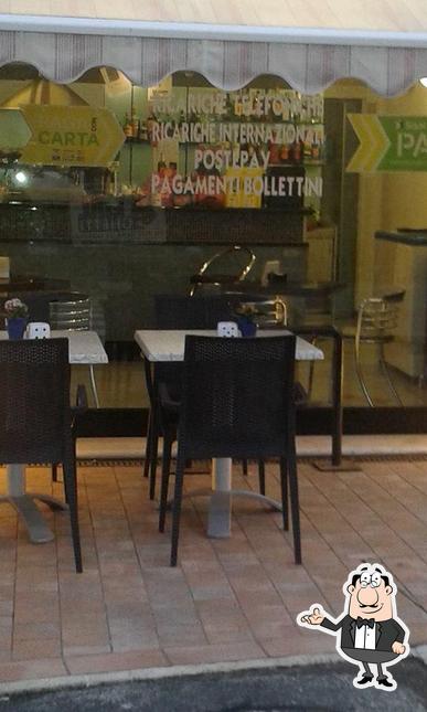 Dai un'occhiata agli interni di AROMA CAFFÈ