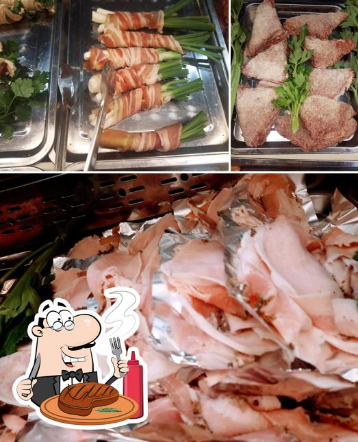 Ordina i un pasto a base di carne a Enjoy the Night
