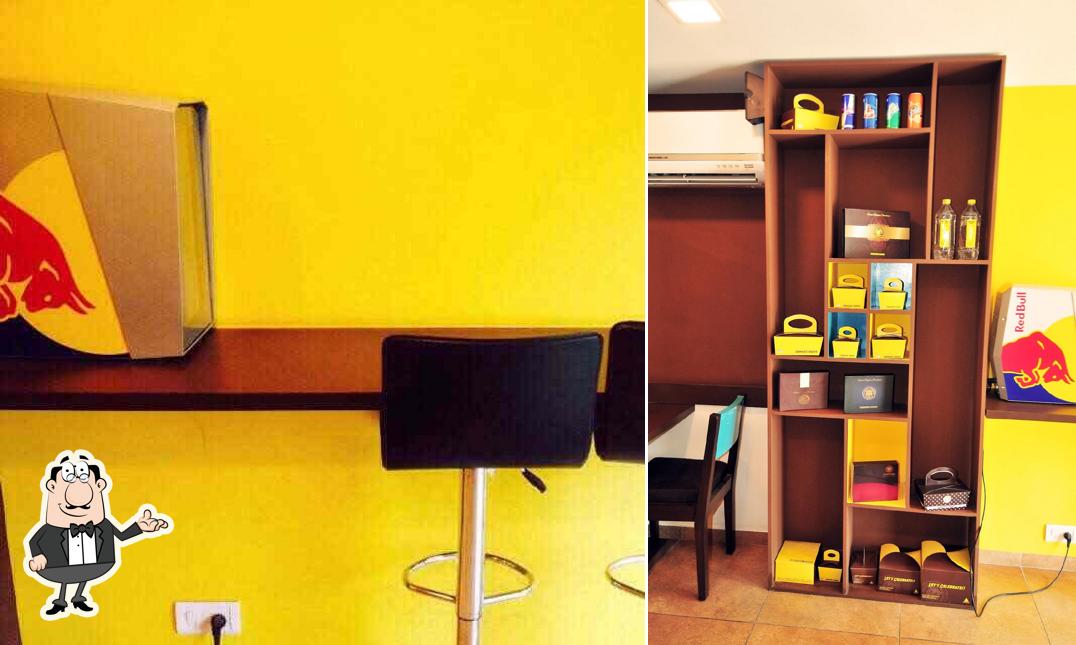 Take a seat at one of the tables at Dangee Dums