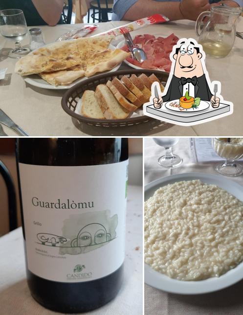 La immagine di cibo e vino da San Carlo
