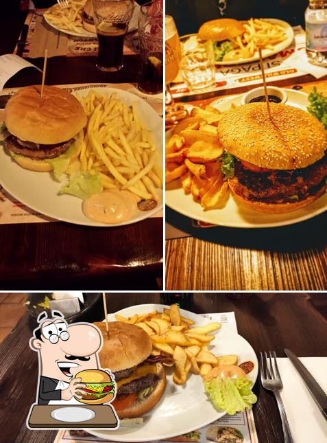 Ordina un hamburger a Old Wild West - Cerro Maggiore Move In