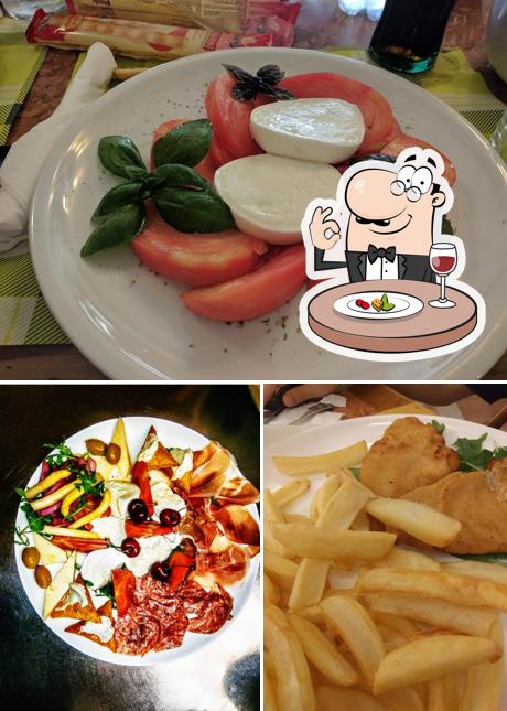 Piatto di formaggi e fish and chips al Caffe' Centrale Sas