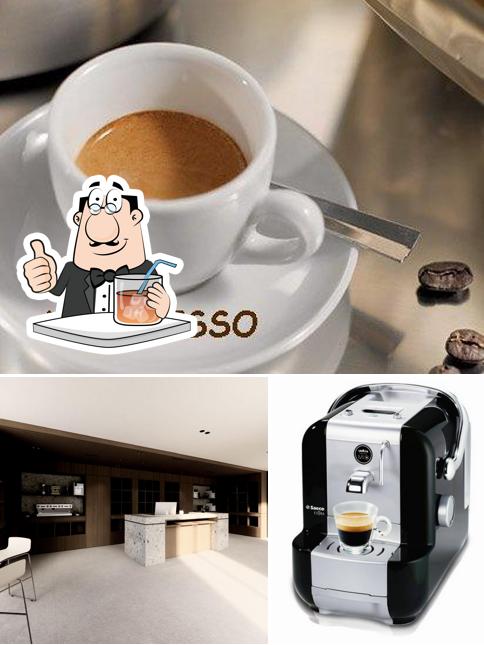 La immagine della bevanda e interni di L'Espresso Virgillito