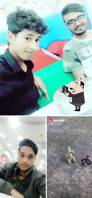 Here's a picture of Maxido's pizza