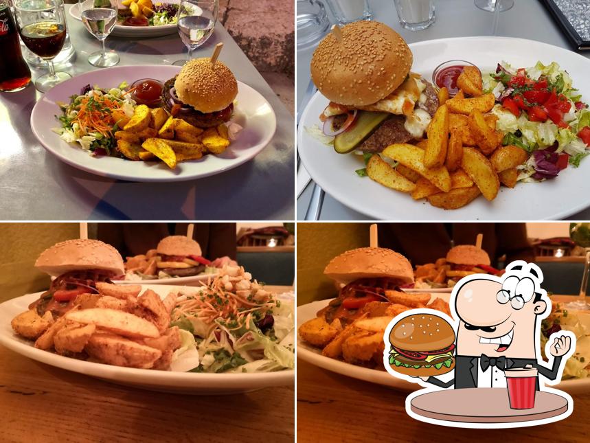 Ordina un hamburger a Valentino's Place