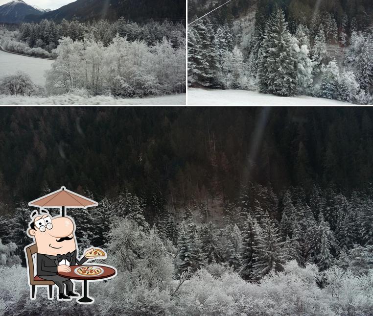 Goditi la vista dagli esterni di ARGO Café-Restaurant/Wohnheim
