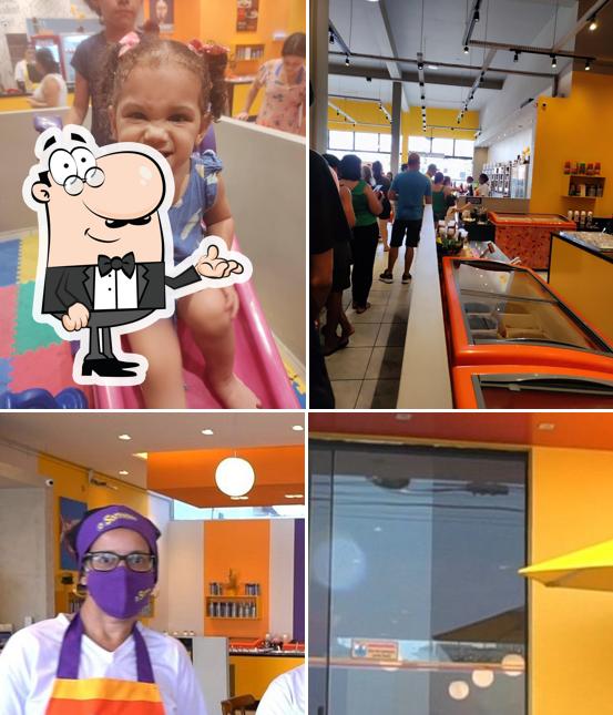 Sente em uma das mesas no O Sorvetão - CECAP