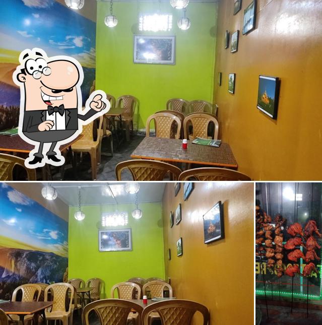 The photo of CROSSROAD CAFE. FASTFOOD CUM RESTAURANT’s interior and food