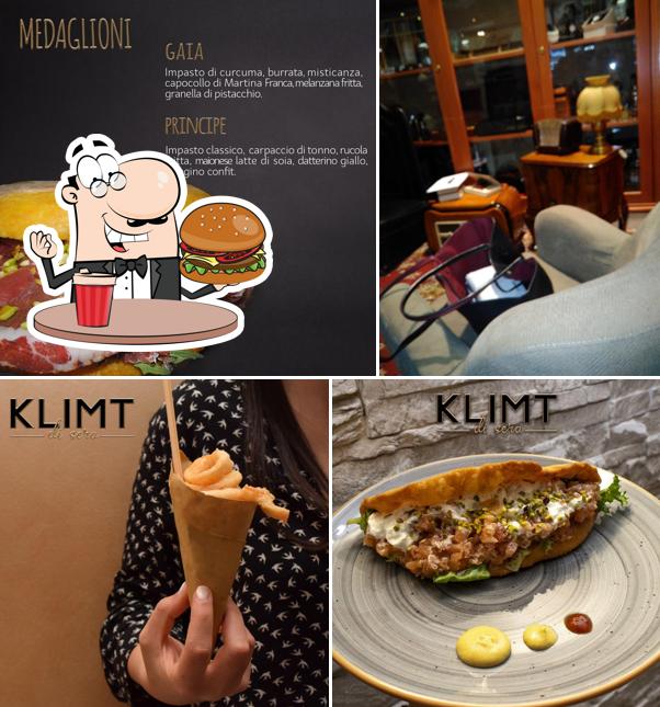 Ordina un hamburger a Klimt cafè