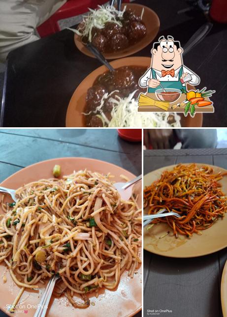 Spaghetti bolognese at Nice Chinese Fast Food