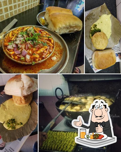 Food at Gajanan Vada Pav