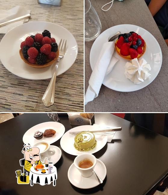 Platti al Bar Pasticceria Centrale