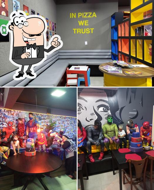 O interior do Liga dos Heróis Pizzaria