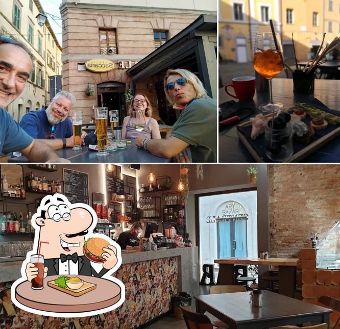 Ordina un hamburger a Bar Caffè Centrale