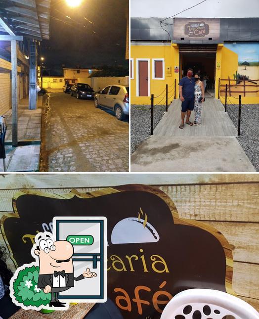 A exterior e comida do restaurante