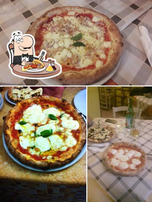 Scegli una pizza a Restaurant Capua Antica Cantina